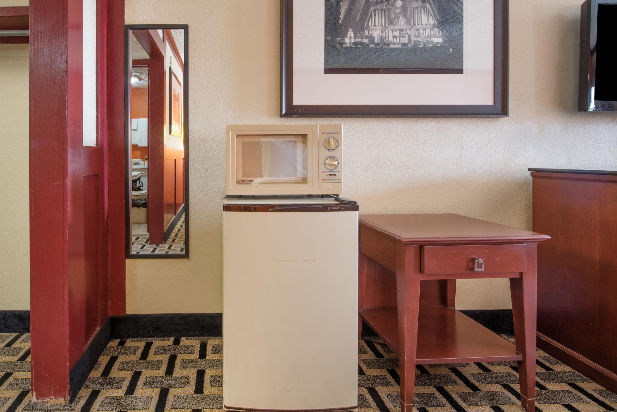 Howard Johnson By Wyndham San Marcos Bagian luar foto