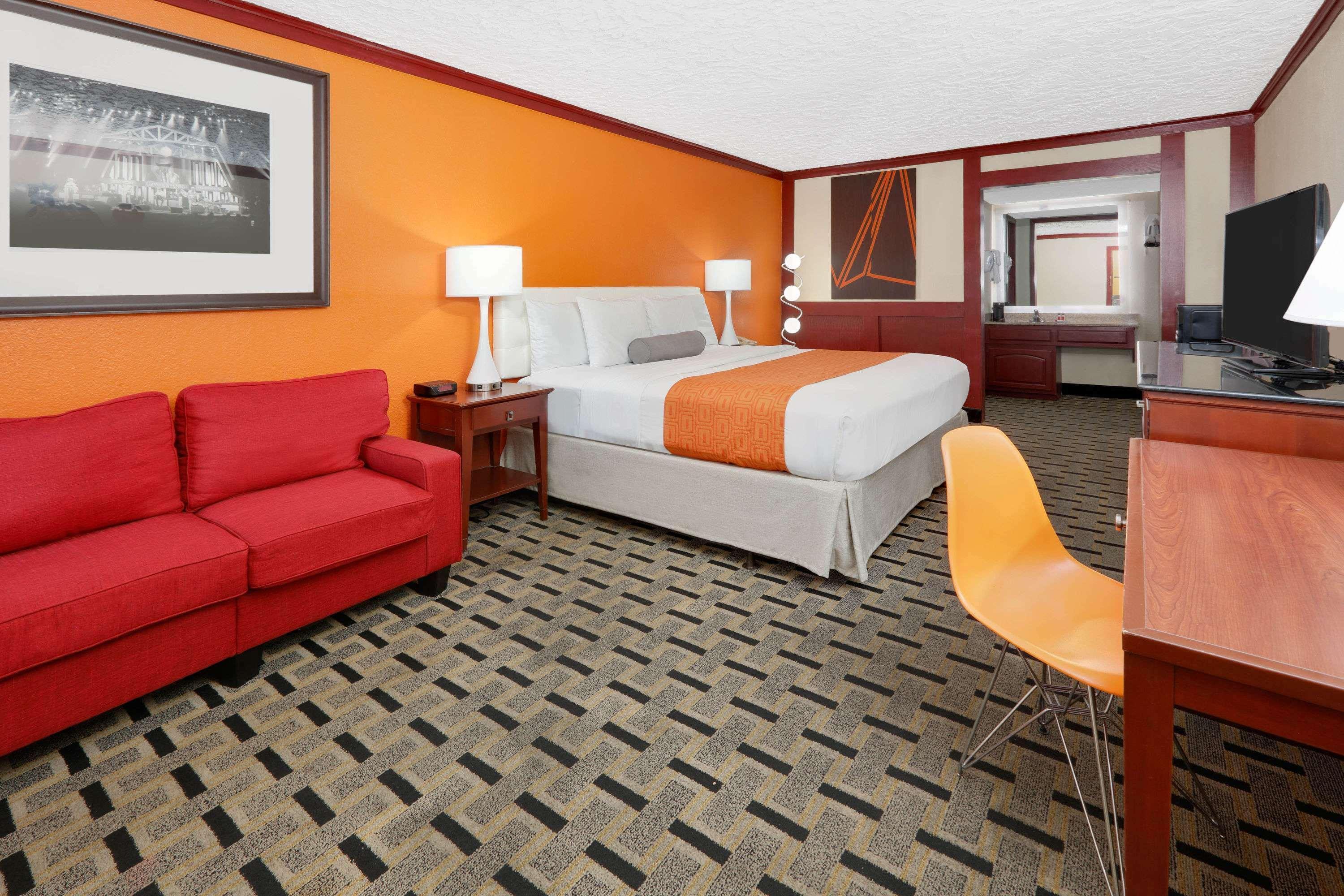 Howard Johnson By Wyndham San Marcos Bagian luar foto