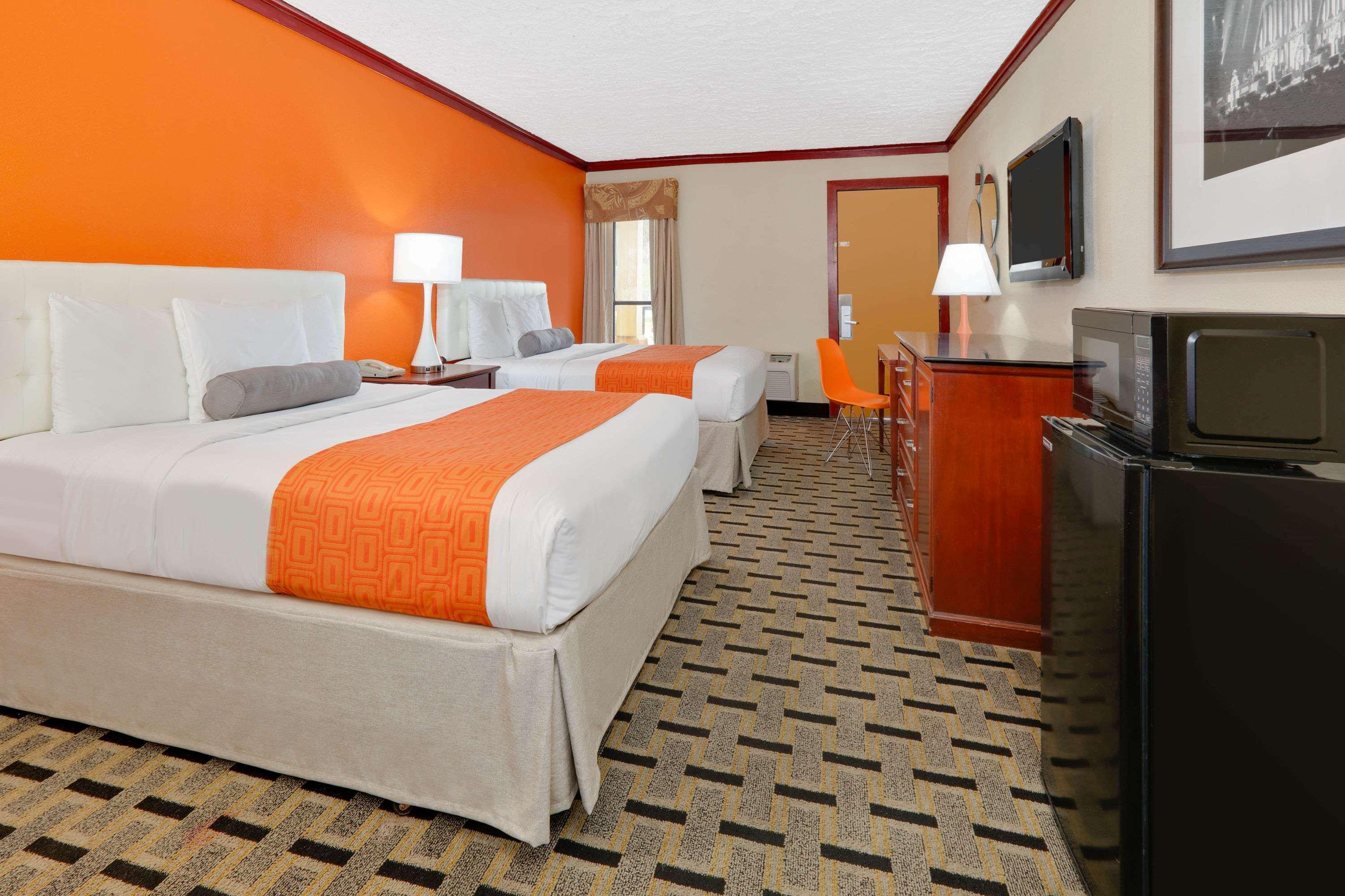 Howard Johnson By Wyndham San Marcos Bagian luar foto