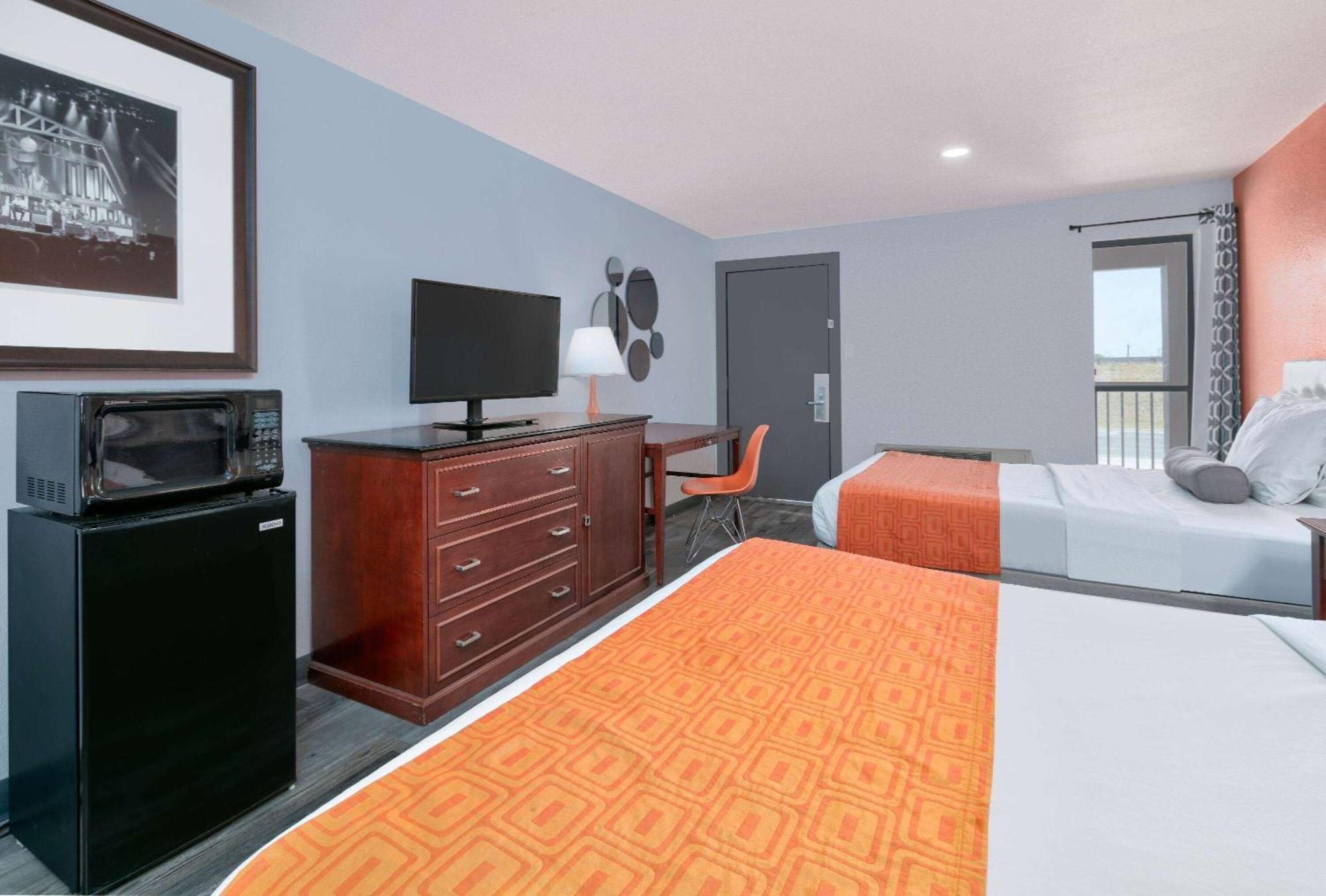 Howard Johnson By Wyndham San Marcos Bagian luar foto