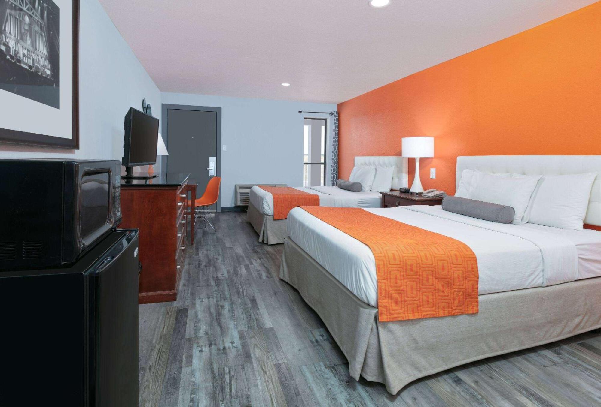 Howard Johnson By Wyndham San Marcos Bagian luar foto
