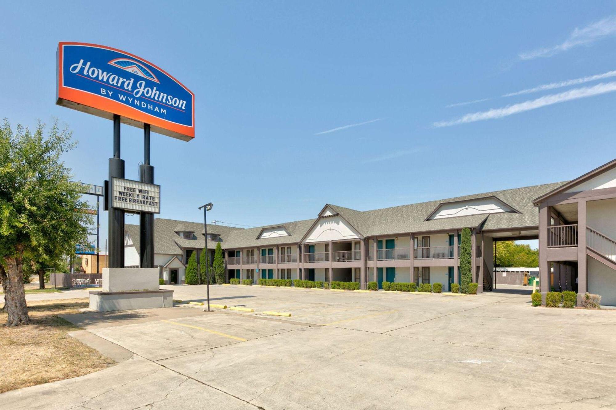 Howard Johnson By Wyndham San Marcos Bagian luar foto