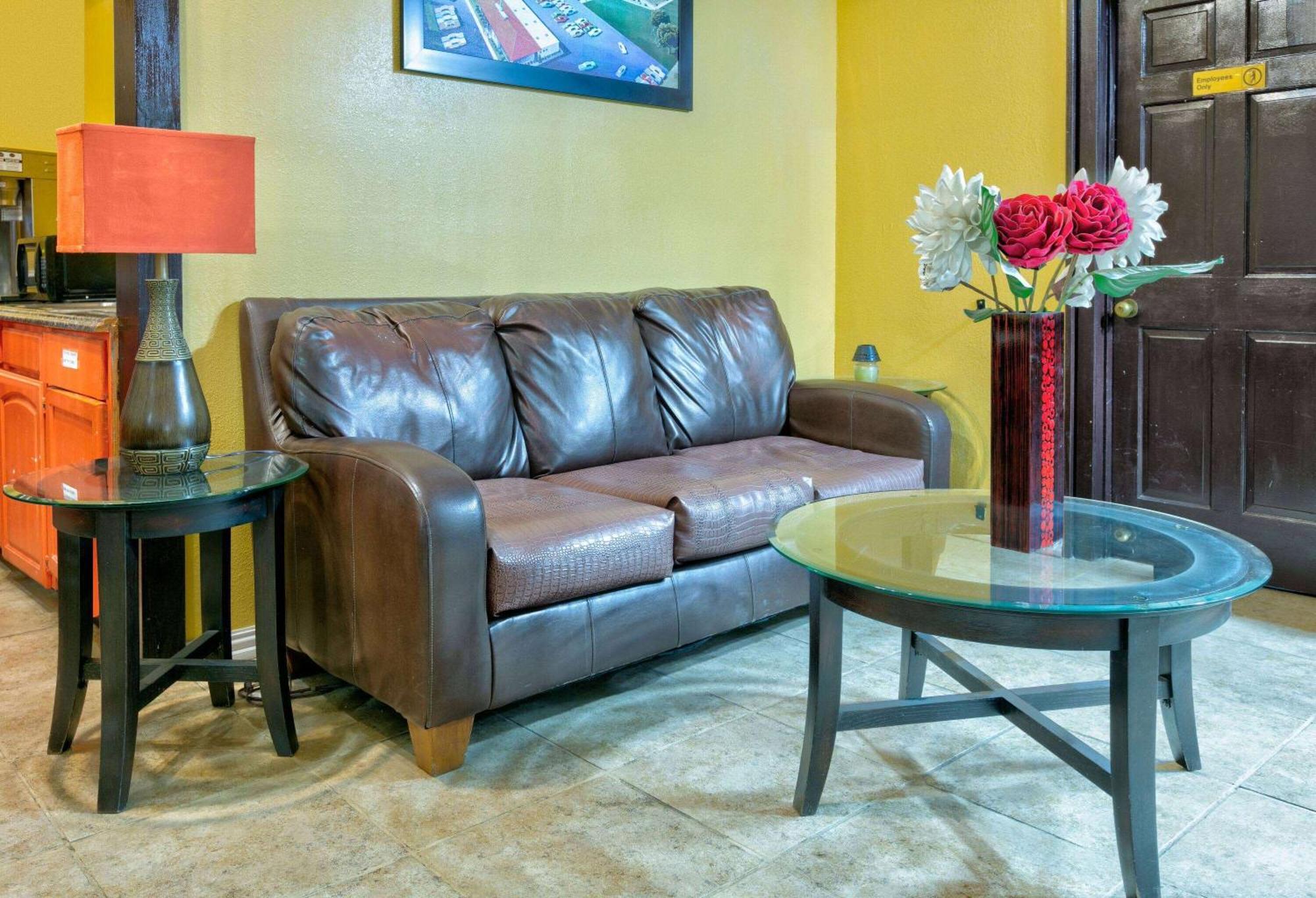 Howard Johnson By Wyndham San Marcos Bagian luar foto