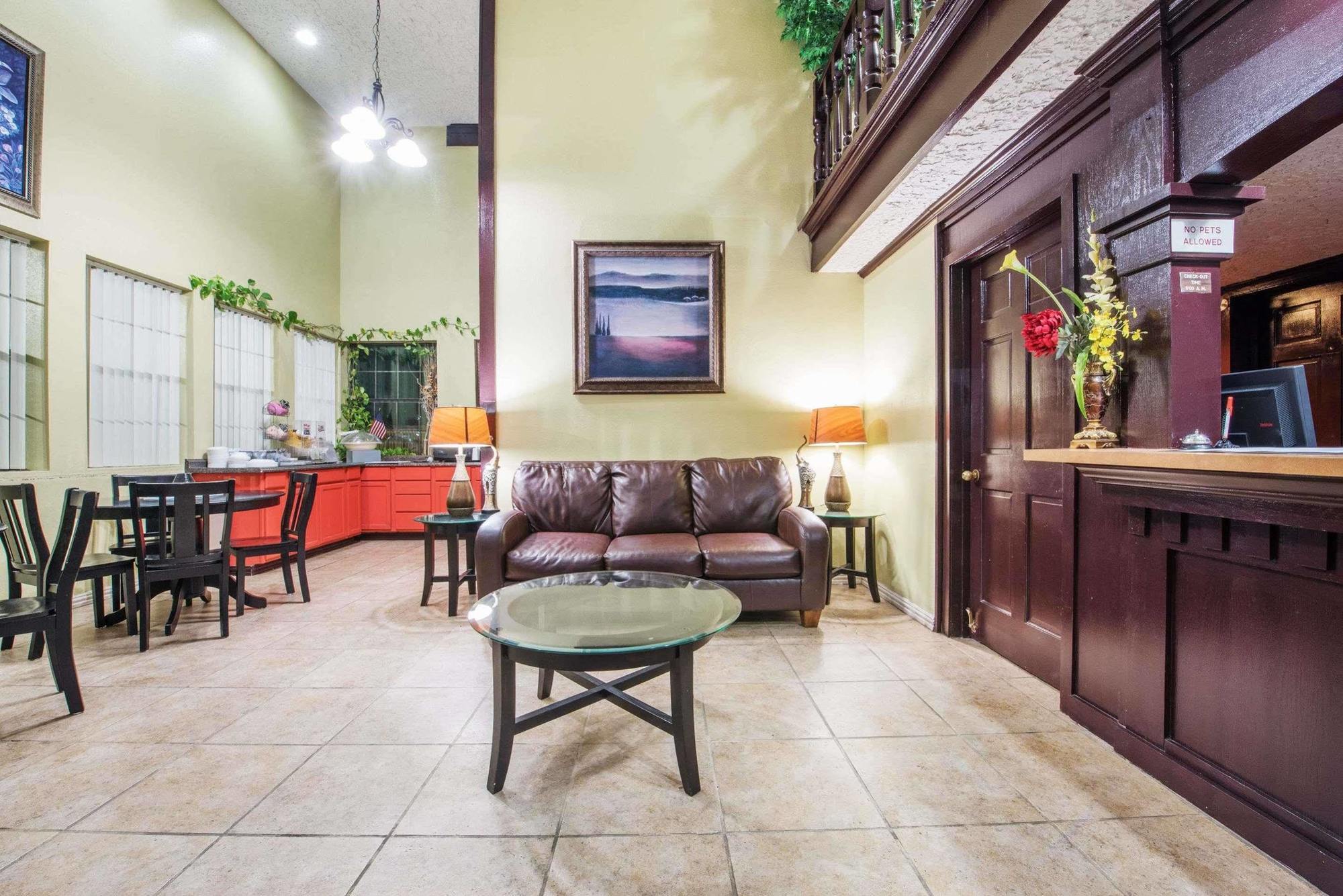 Howard Johnson By Wyndham San Marcos Bagian luar foto