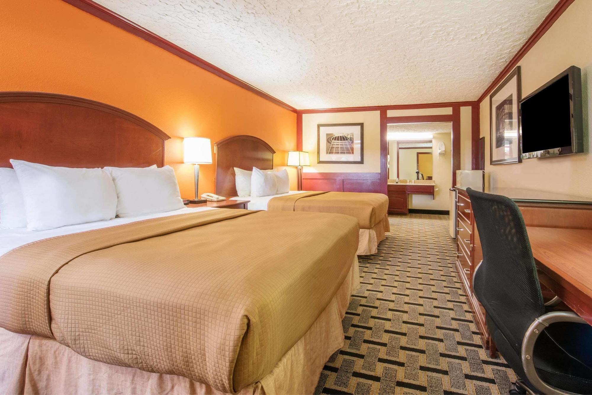 Howard Johnson By Wyndham San Marcos Bagian luar foto