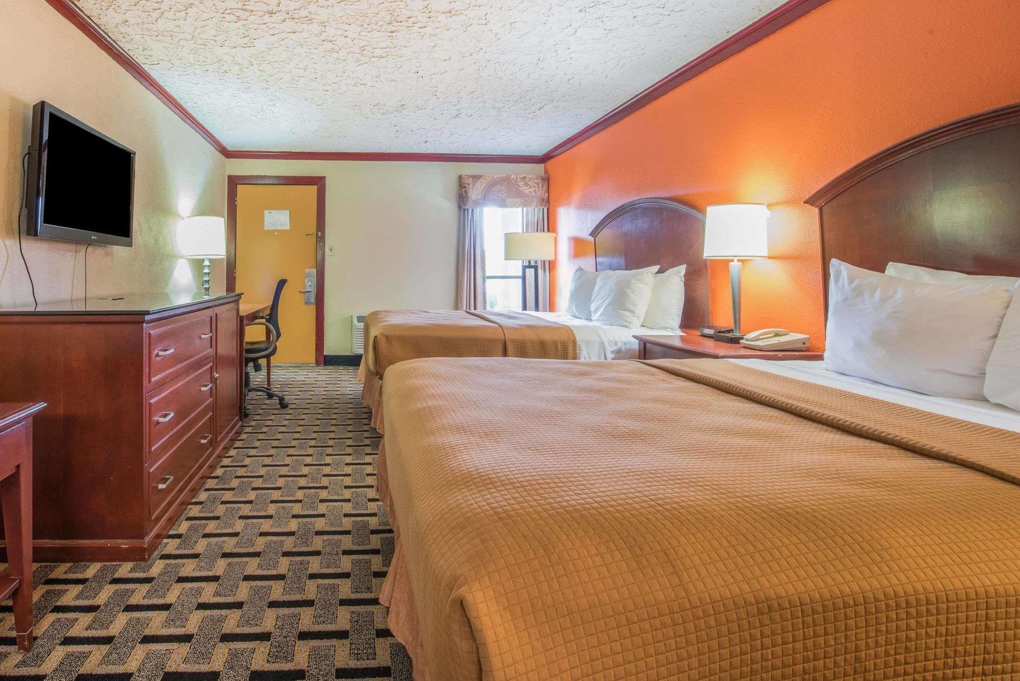 Howard Johnson By Wyndham San Marcos Bagian luar foto